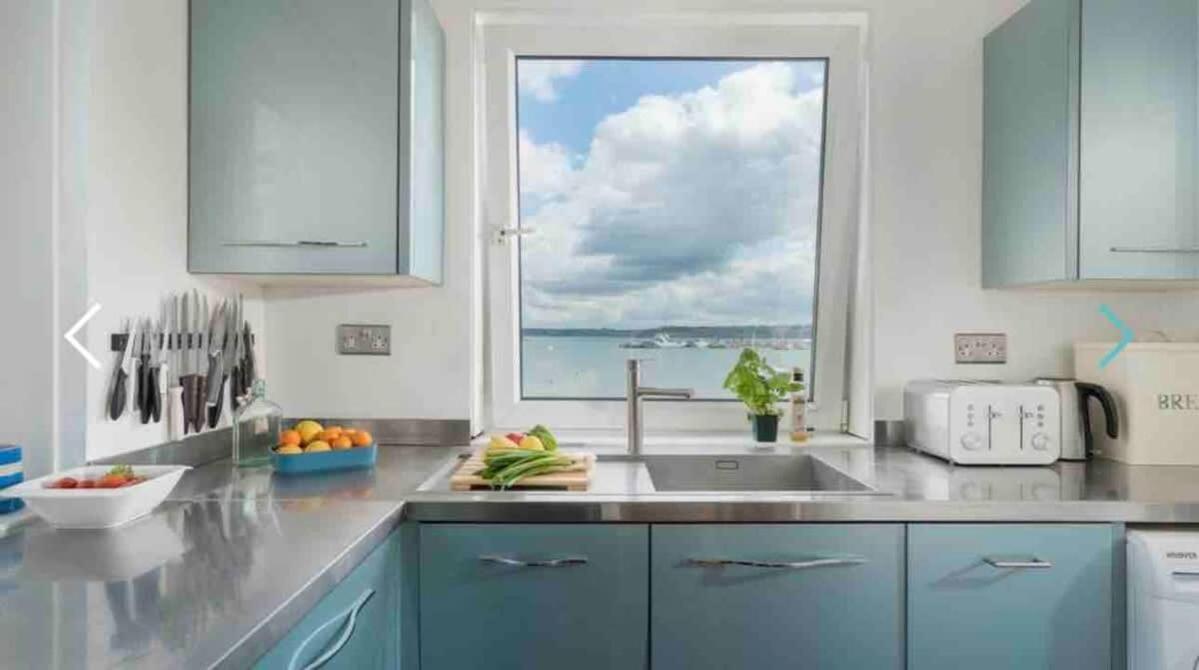 Apartment Breathtaking Harbourside Views With Parking At 'harbour Strand'