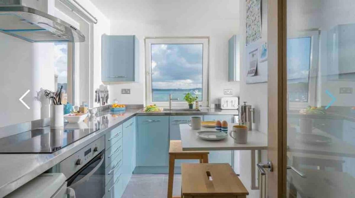 Apartment Breathtaking Harbourside Views With Parking At 'harbour Strand' Falmouth