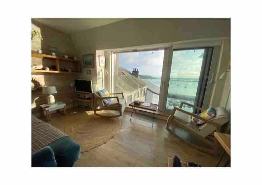 Apartment Breathtaking Harbourside Views With Parking At 'harbour Strand'