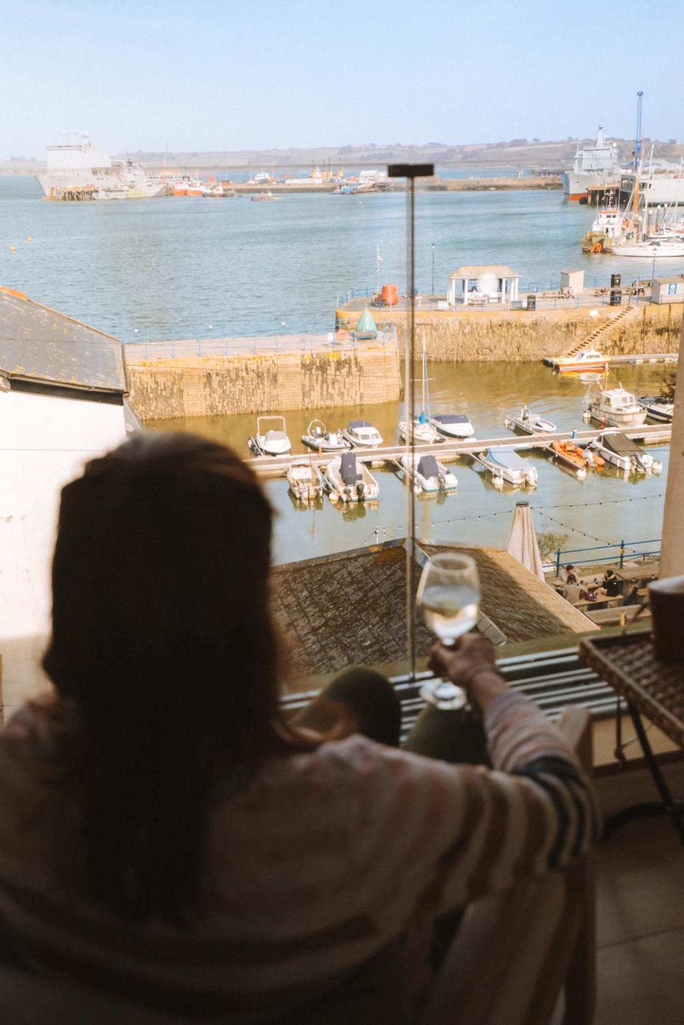Apartment Breathtaking Harbourside Views With Parking At 'harbour Strand' *