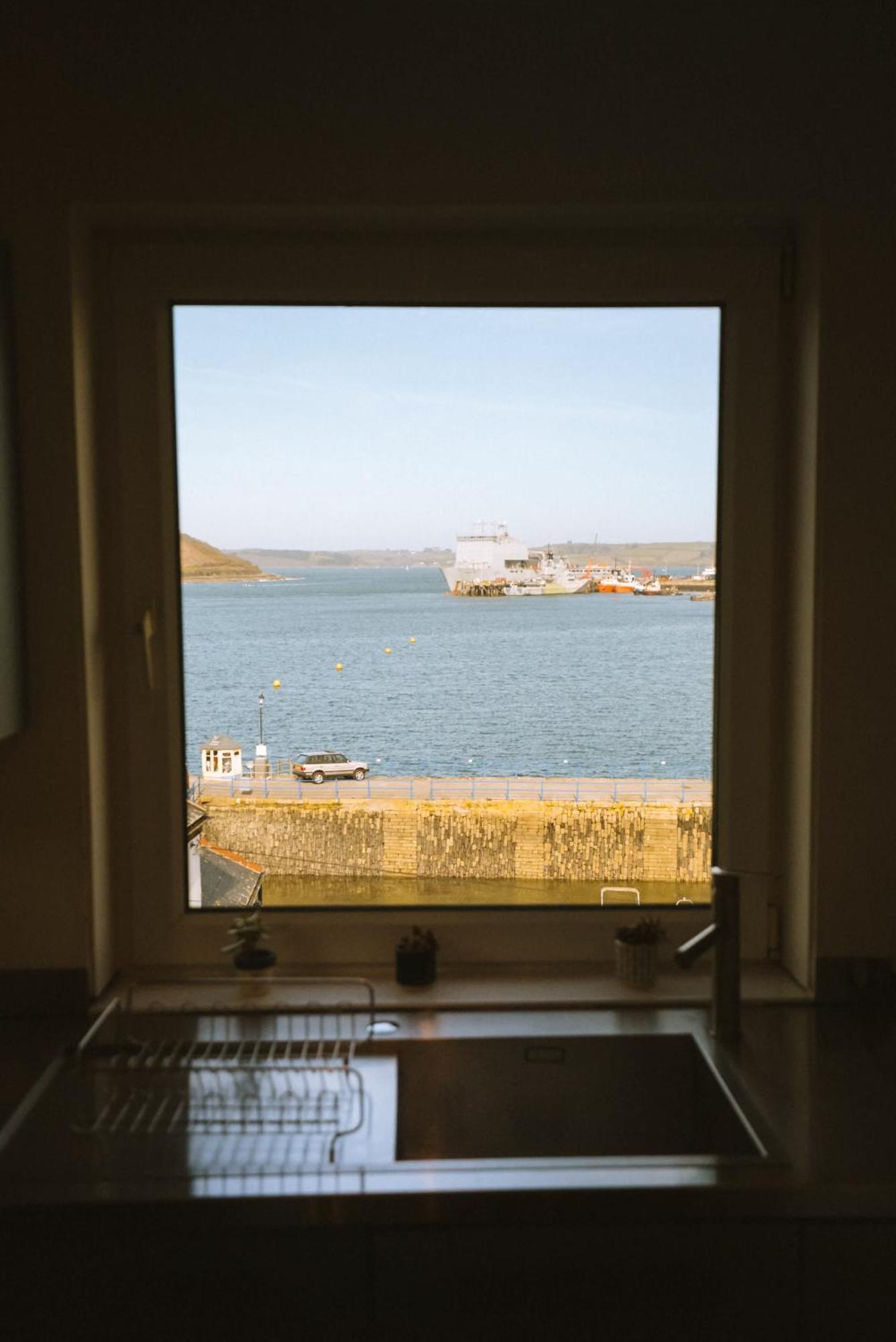 Breathtaking Harbourside Views With Parking At 'harbour Strand' *