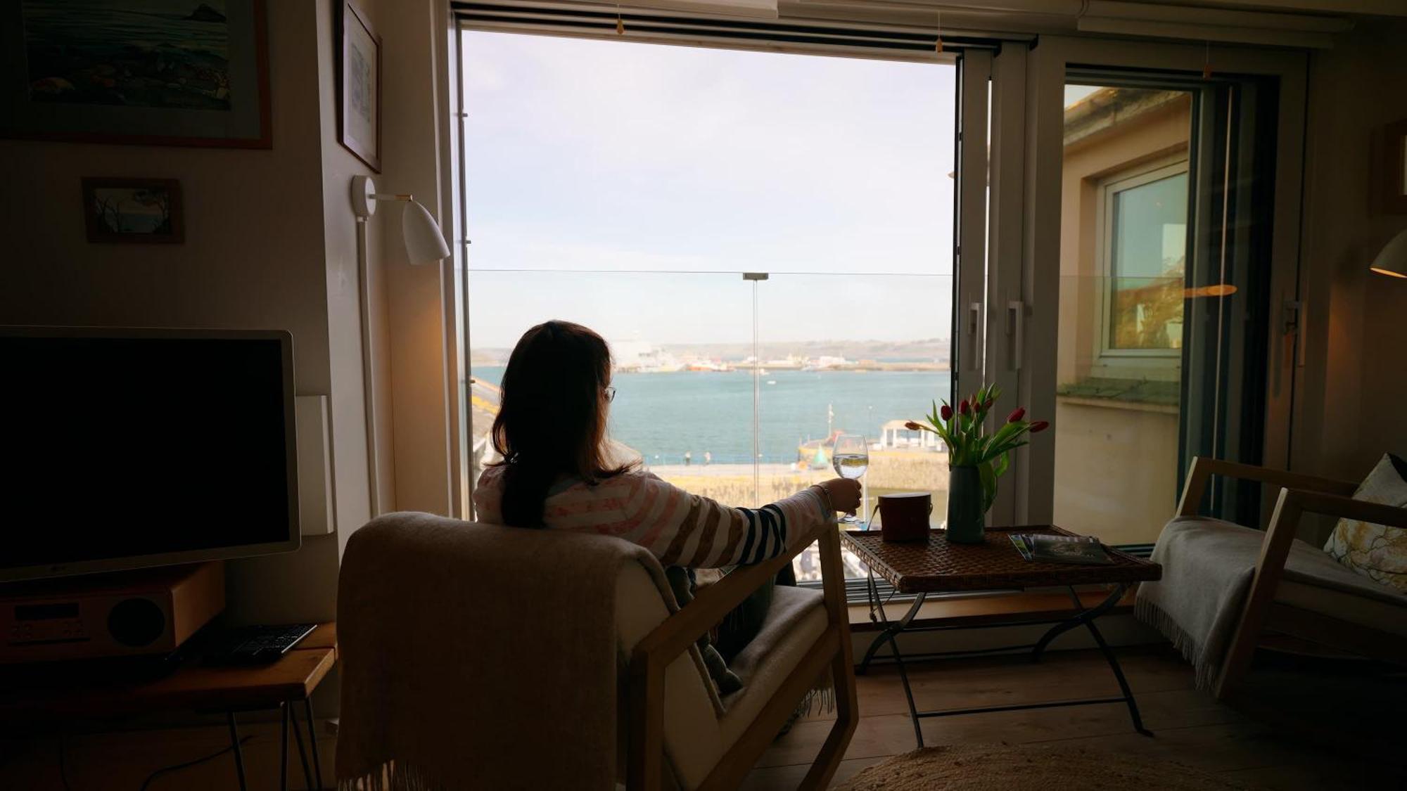 Apartment Breathtaking Harbourside Views With Parking At 'harbour Strand'
