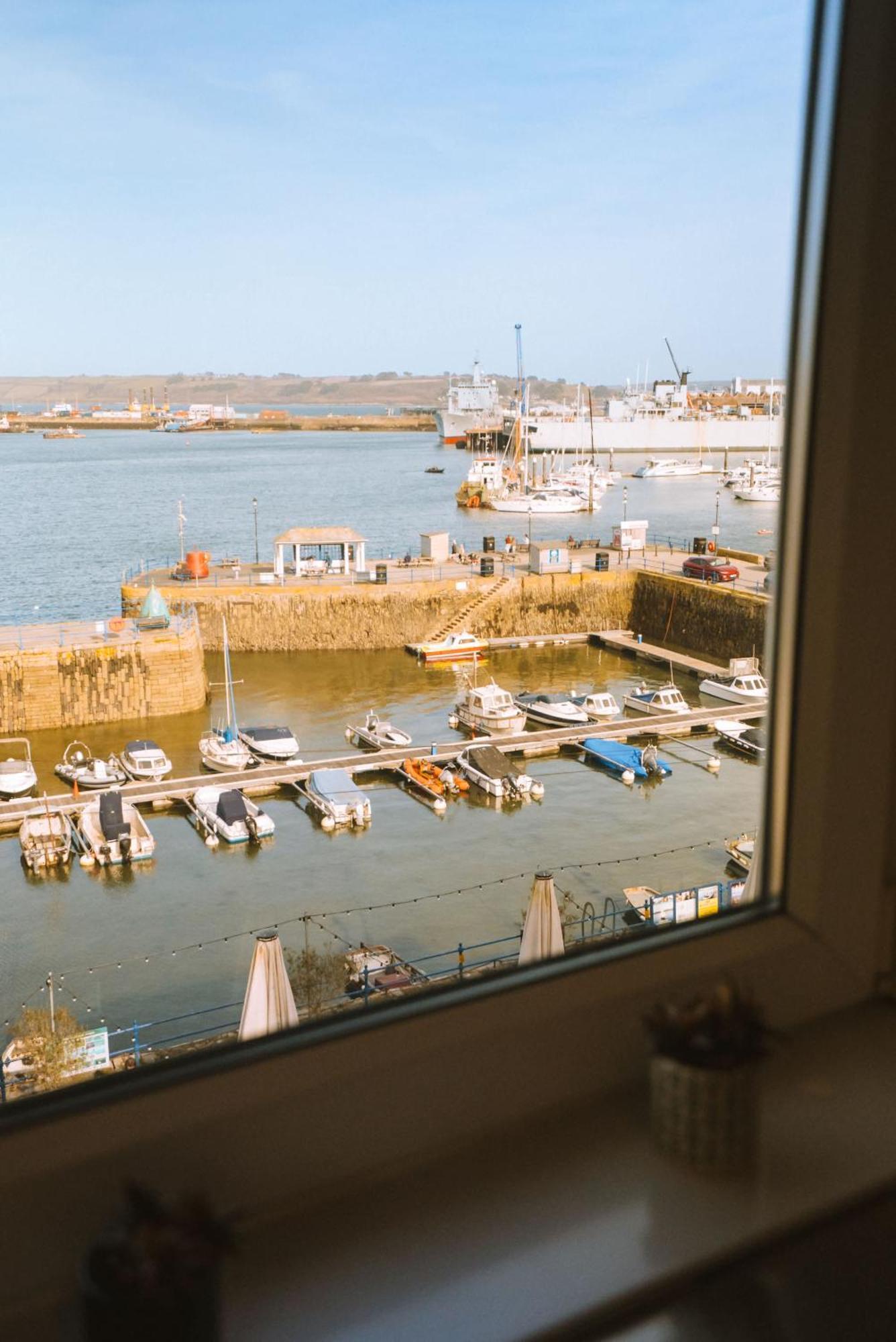 Breathtaking Harbourside Views With Parking At 'harbour Strand' *