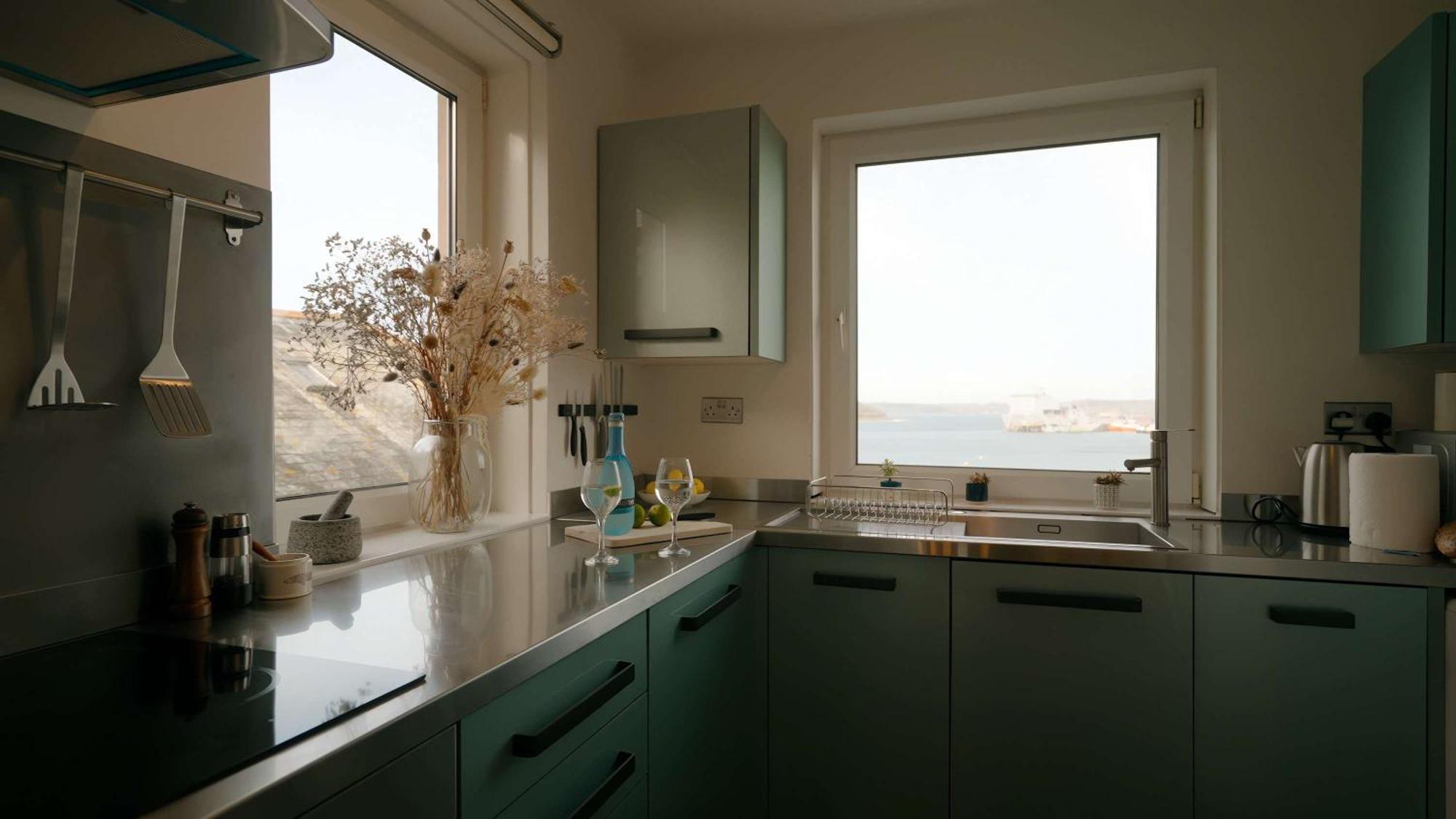 Breathtaking Harbourside Views With Parking At 'harbour Strand'