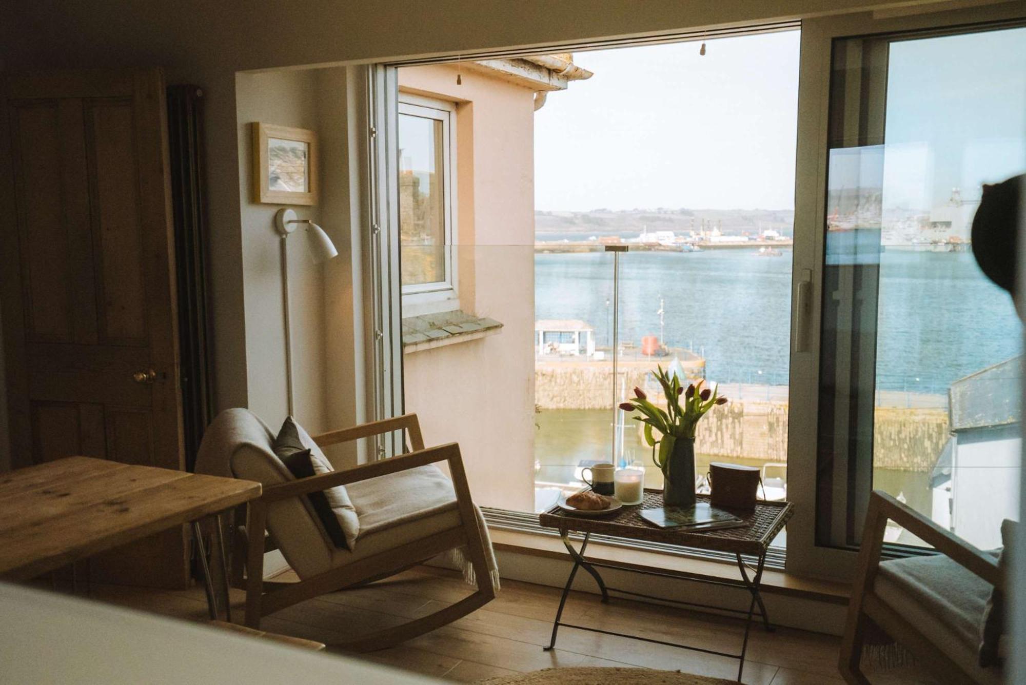 Breathtaking Harbourside Views With Parking At 'harbour Strand' Apartment