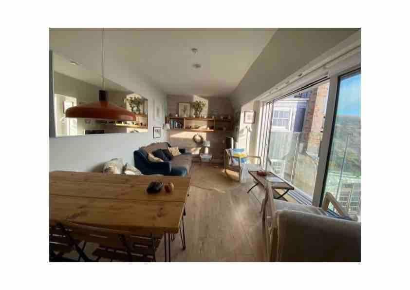 Breathtaking Harbourside Views With Parking At 'harbour Strand' *
